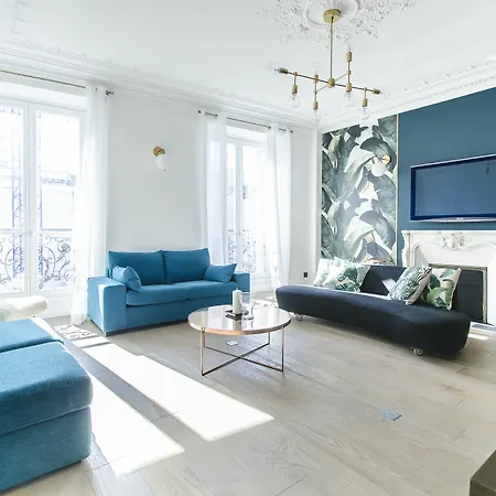 Luxury In Opera - The Louvre Apartment Paris