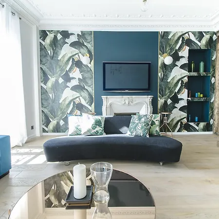 Luxury In Opera - The Louvre Apartment Paris