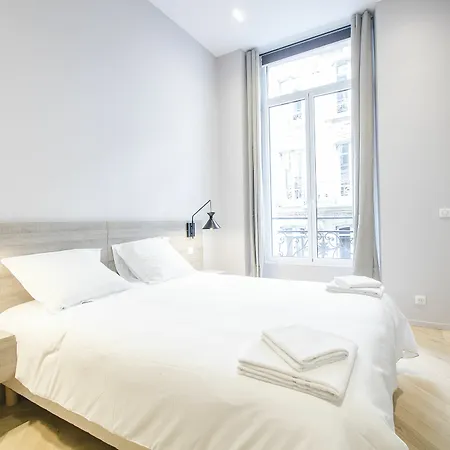 Luxury In Opera - The Louvre Apartment Paris