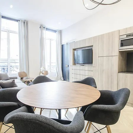 Luxury In Opera - The Louvre Apartment Paris