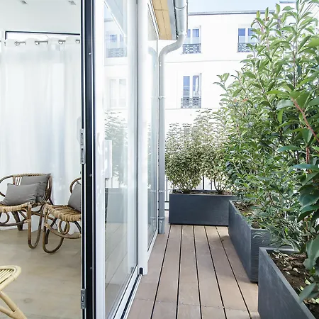 Luxury In Opera - The Louvre Apartment Paris